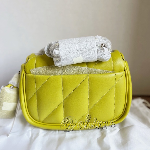 NWT Coach Leather Pillow Madison 18 with Quilting Shoulder Bag Key Lime color - Picture 2 of 11